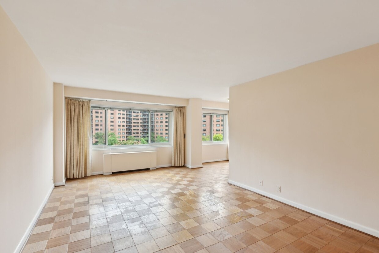 Light-filled studio in the prestigious Towers Condominium, nestled in the heart of Wesley Heights... - Light-filled studio in the prestigious Towers Condominium, nestled in the heart of Wesley Heights...