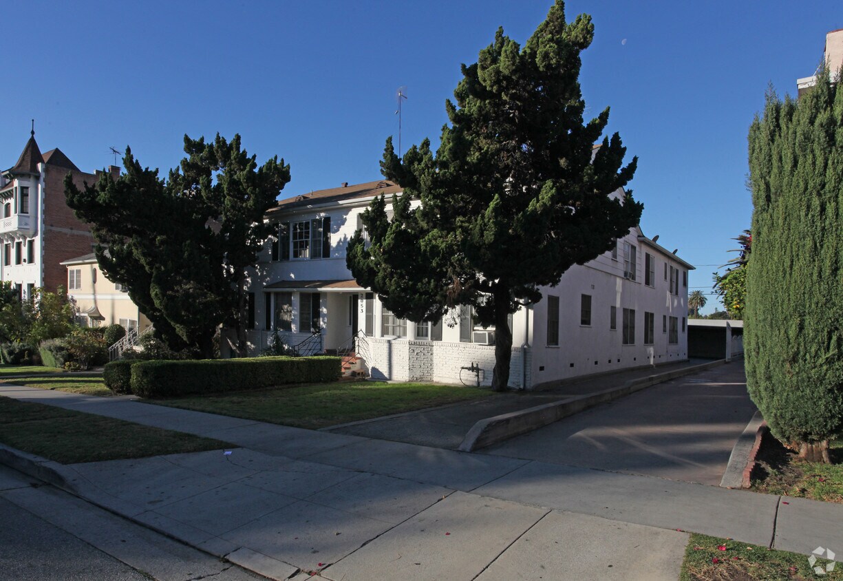 Primary Photo - 2053 N Vermont Ave