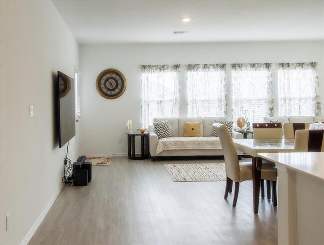 Building Photo - 1404 Aquilla Dr