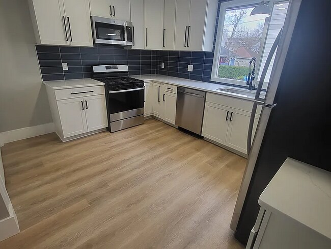 Building Photo - 25 Richland St