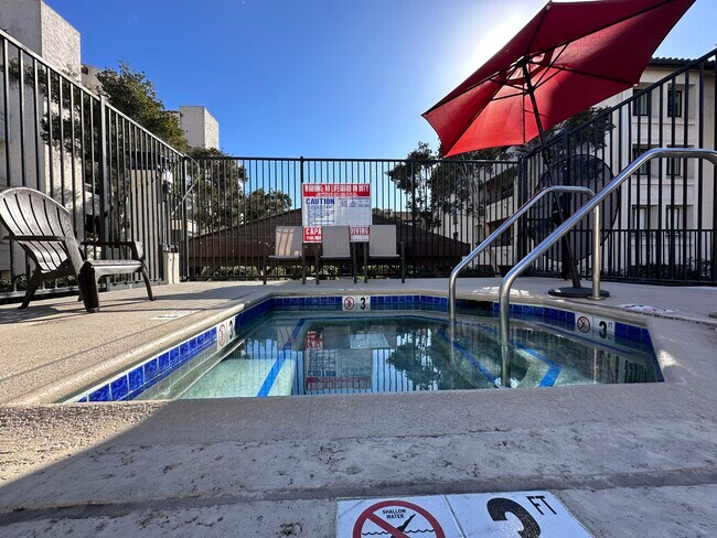 Building Photo - 5605 Friars Rd