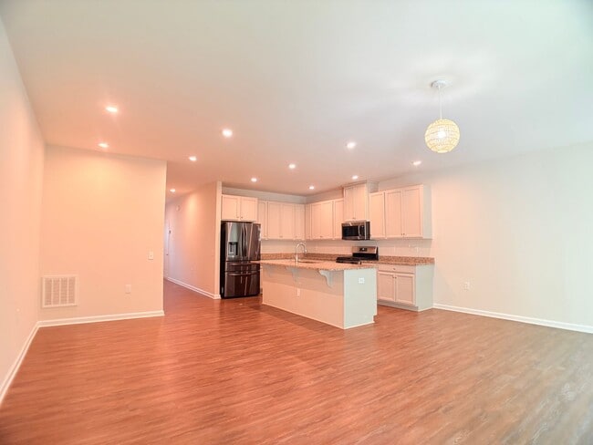 Building Photo - 121 Capeside Ct