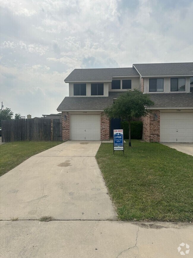 Building Photo - 2308 Wales Cir