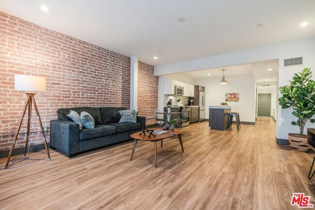 Foto del edificio - 932 S Hill St