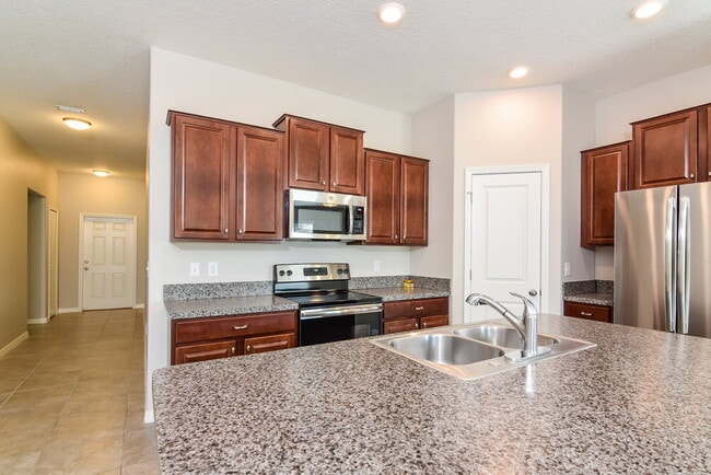 Building Photo - 127 Cascade Bend Dr
