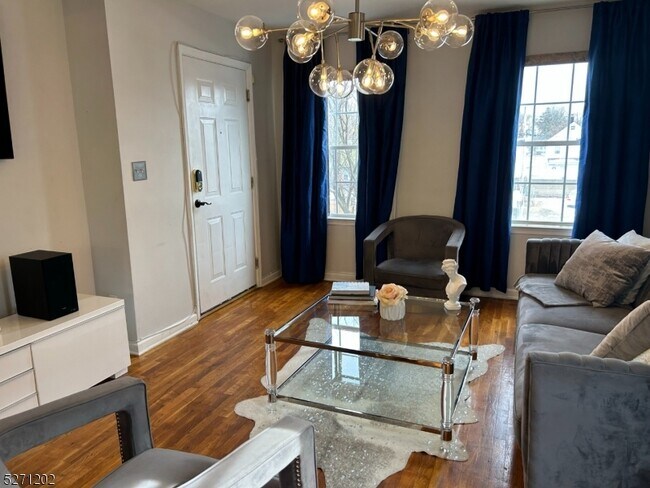 Foto del edificio - 29 Madonna Pl