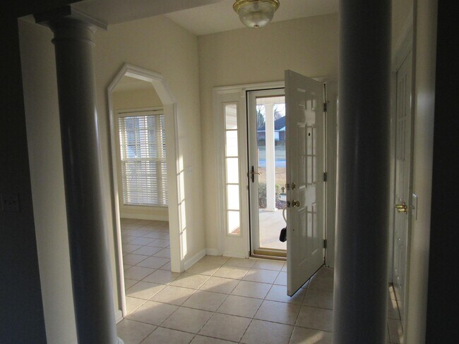 Building Photo - 203 Daphne Dr