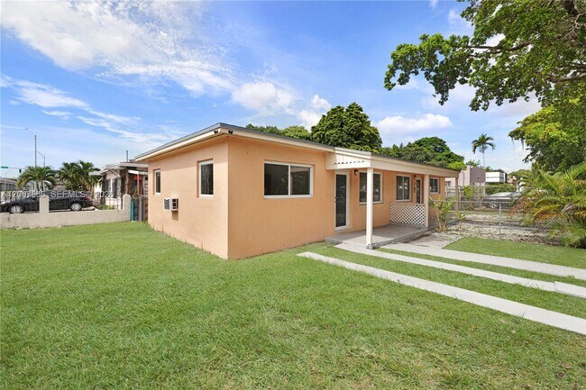 Building Photo - 1202 NW 34th St
