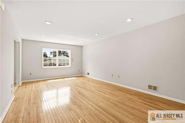 Building Photo - 55 Parsler Pl