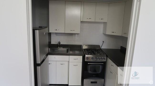 Building Photo - 534 W Stratford Pl