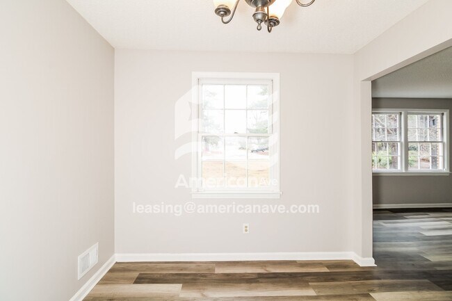 Building Photo - 9574 Windsor Lake Blvd