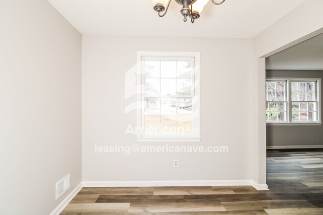 Foto del edificio - 9574 Windsor Lake Blvd