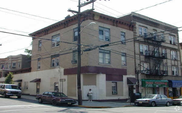 Building Photo - 6314 Broadway