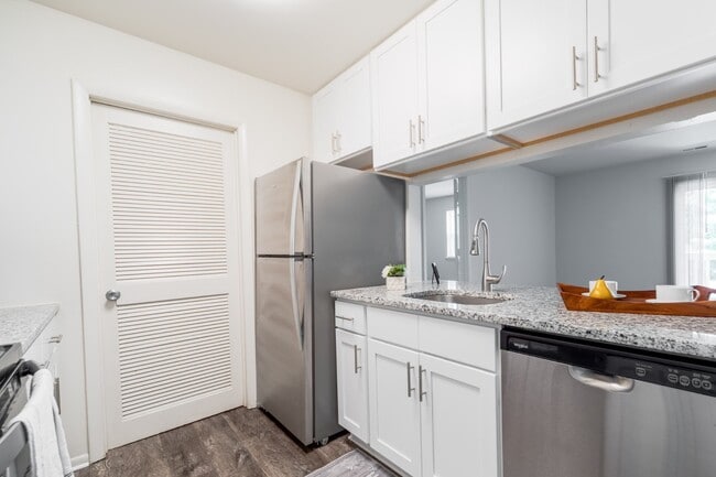 Building Photo - The Landings Apartment Homes