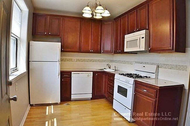 Foto del edificio - 2508 N Harding Ave