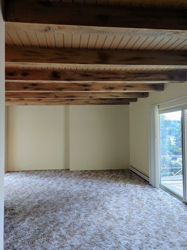 Building Photo - 2222 Gilman Dr W