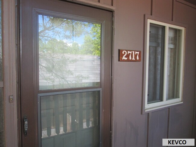 Building Photo - 2717 Stanford Rd