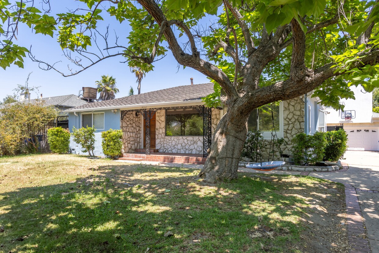 Foto principal - 4912 Strohm Ave