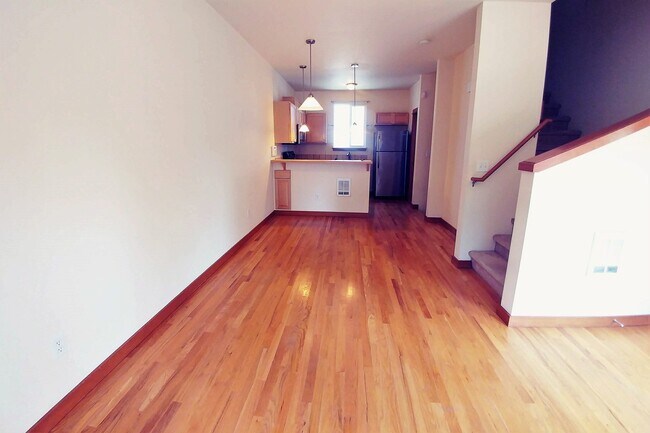 Foto del edificio - Spacious North Seattle 2BD Townhouse