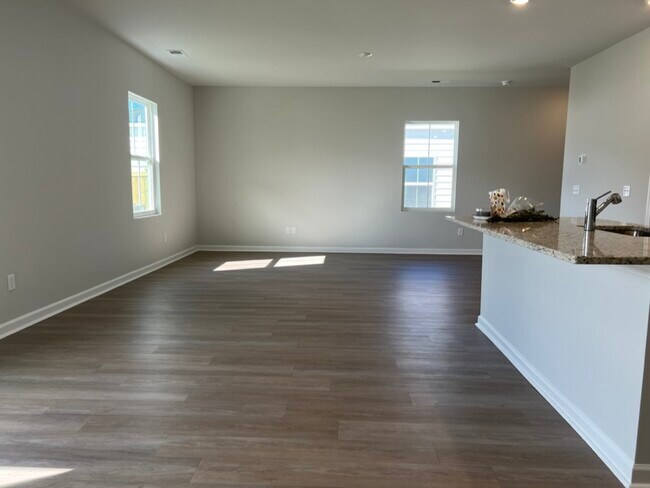 Foto del edificio - 717 Pine Warbler Ln