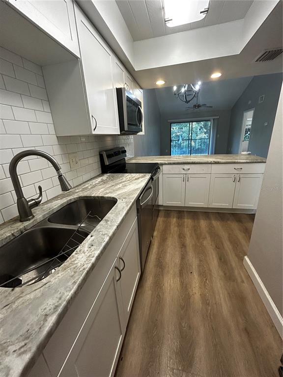 Foto del edificio - 4089 Lake Forest Dr