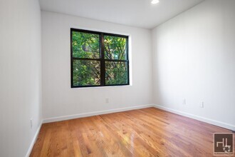 Building Photo - Gorgeous, Contemporary 1 Bedroom in West H...