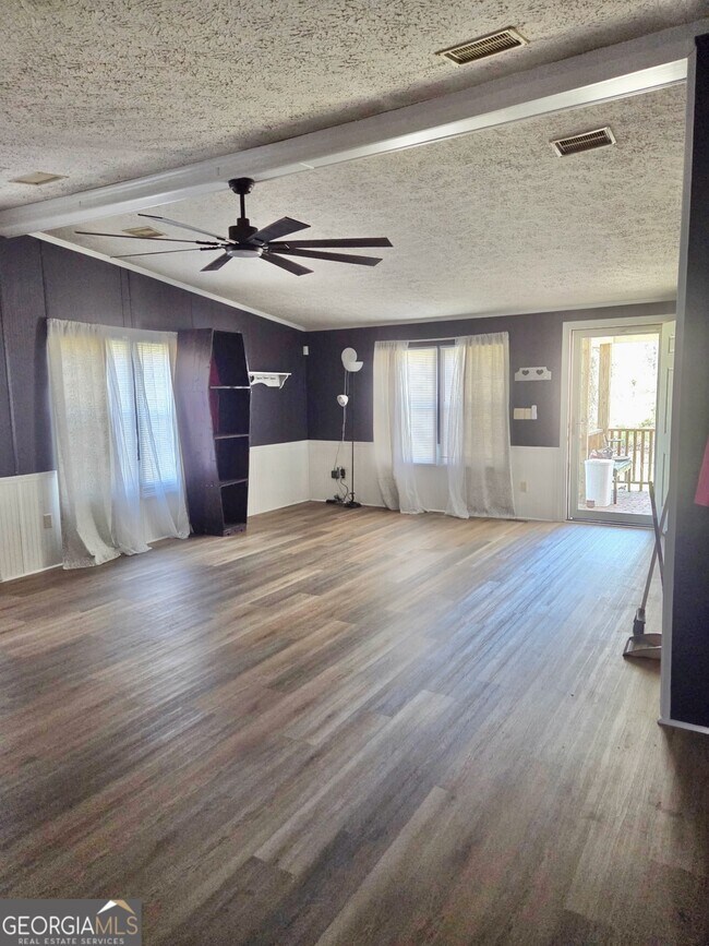 Foto del edificio - 6410 US-341