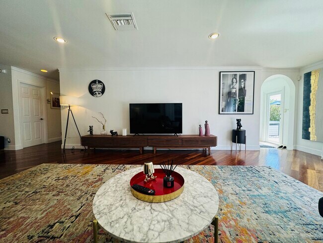 Foto del edificio - 1728 NE 40th St