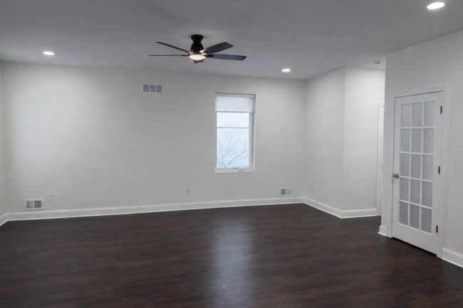 Building Photo - 3455 La Salle Dr