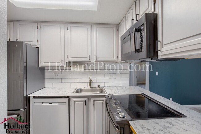 Building Photo - Newly Remodeled 2 Bedroom Condo in Sherwood