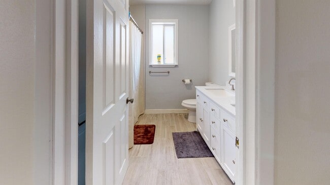 Building Photo - 701 N Central Dr