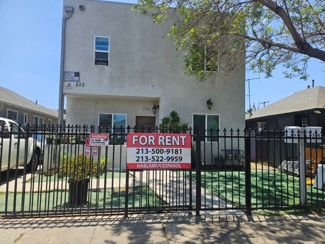 Building Photo - 220 E 61st St