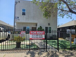 Building Photo - 220 E 61st St