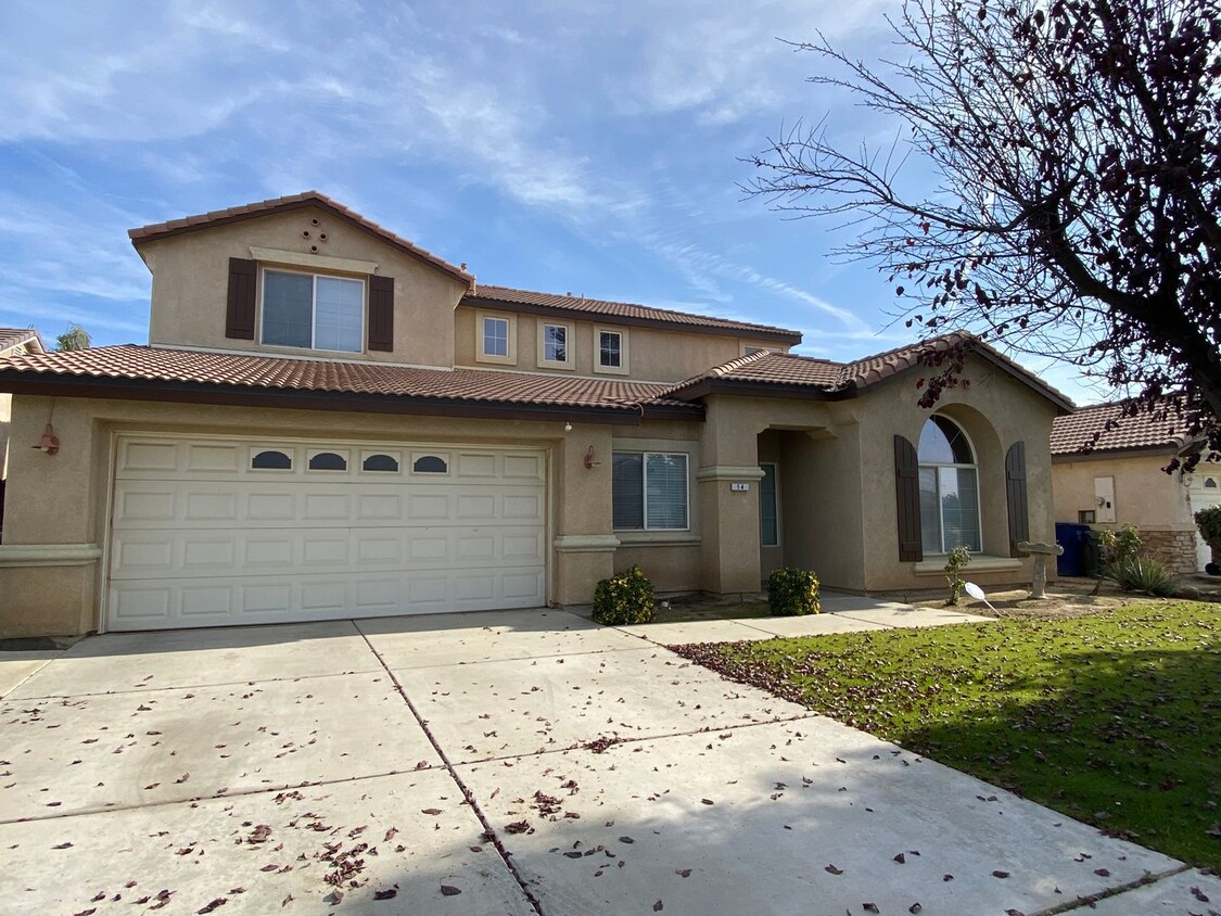 Primary Photo - Large Home in Stockdale Ranch