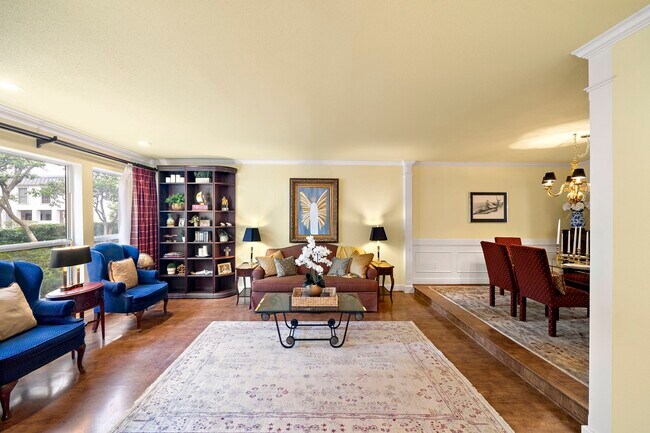 Foto del edificio - 8944 Chatsworth Dr