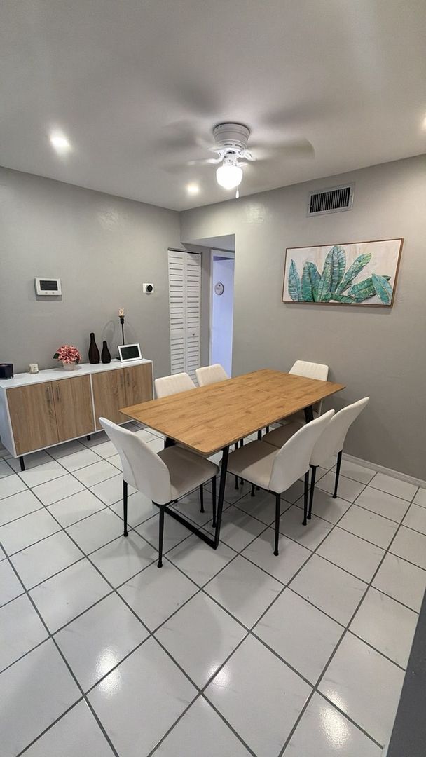 Building Photo - 13715 Kendale Lakes Cir