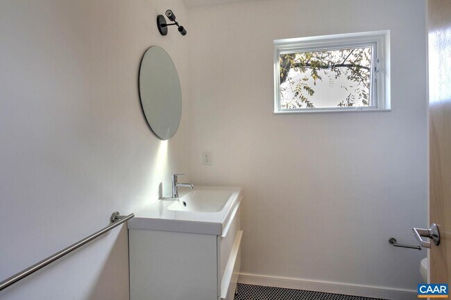 Foto del edificio - 1130 E High St