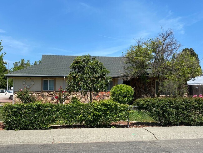 Foto del edificio - Nice 3 bedroom 1 bath with office Walking ...