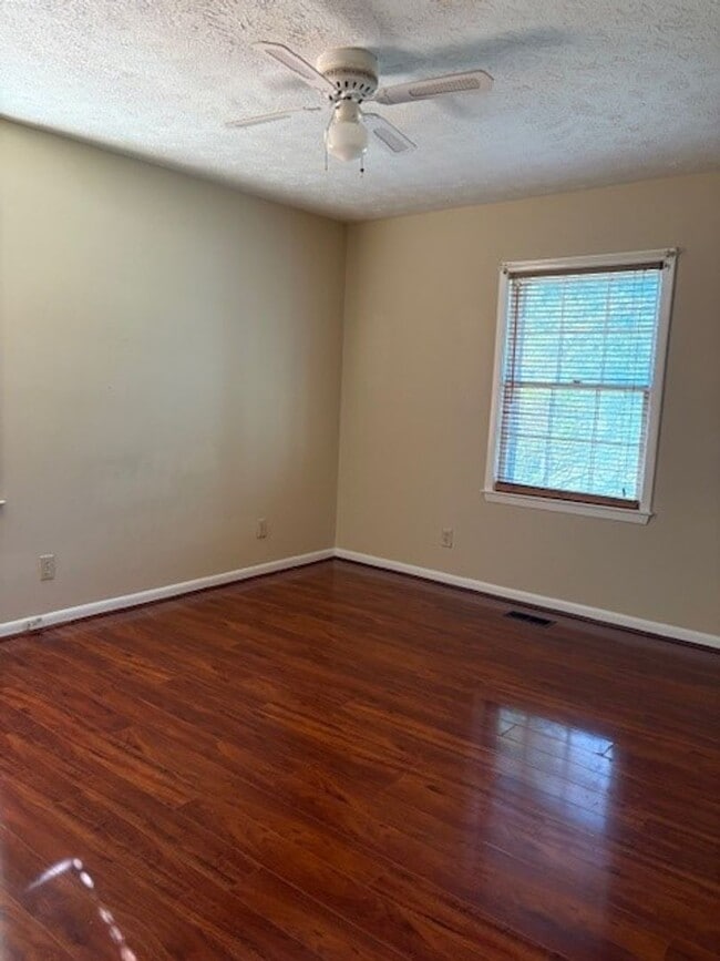 Foto del edificio - 501 N McNair St