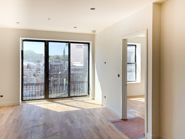Foto del edificio - 2445 N Lincoln Ave