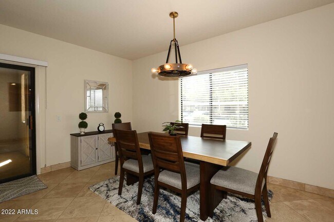 Foto del edificio - 15225 N 100th St