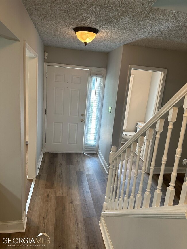 Building Photo - 186 Peachtree Hollow Ct NE