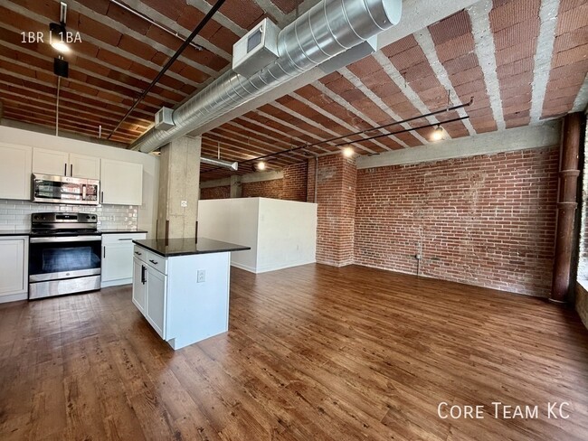 Building Photo - 204 Walnut St