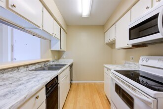 Building Photo - 3055 Walnut Bend Ln