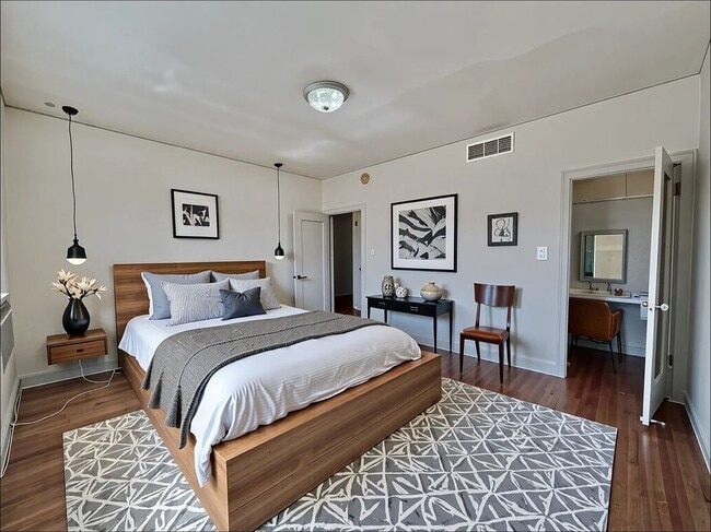 Building Photo - 145 N Sycamore Ave