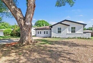 Building Photo - 502 Melrose Dr