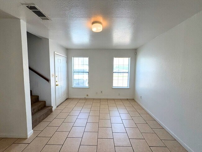 Photo - 807 W Walnut Street Unit C4 Apartment