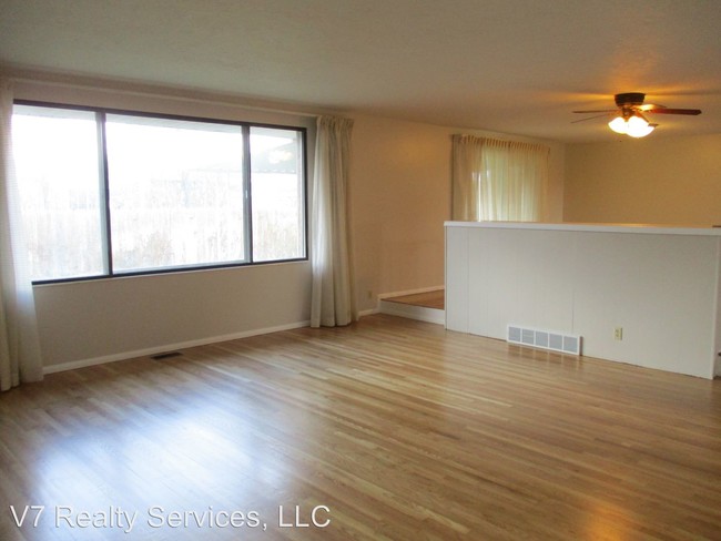 Building Photo - 4 br, 3 bath House - 1910 W. Bowling Ave.