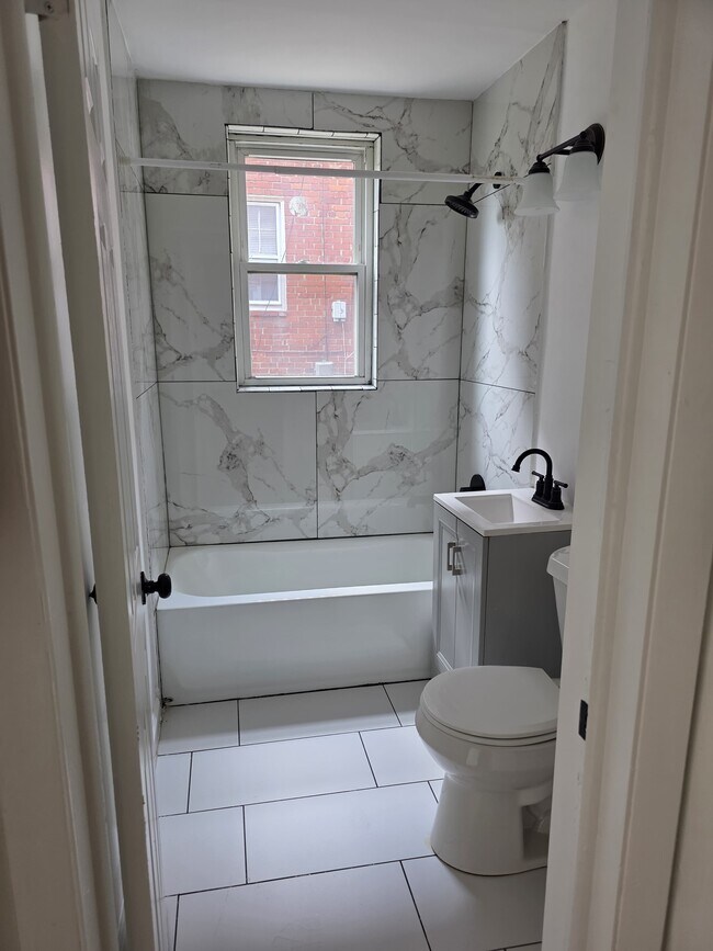 Foto del edificio - 4262 Clay St NE