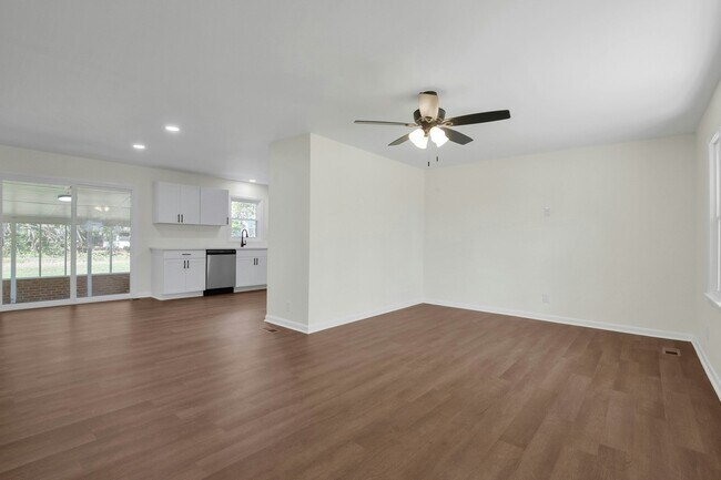 Building Photo - 1904 Shiloh Dr